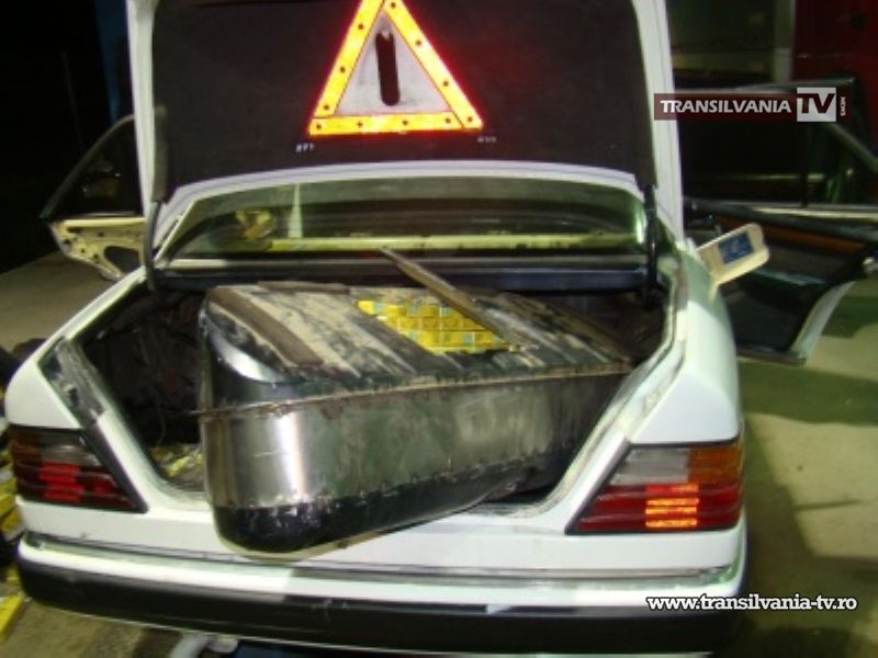 Peste 16.000 pachete de țigări descoperite la Halmeu și Carei