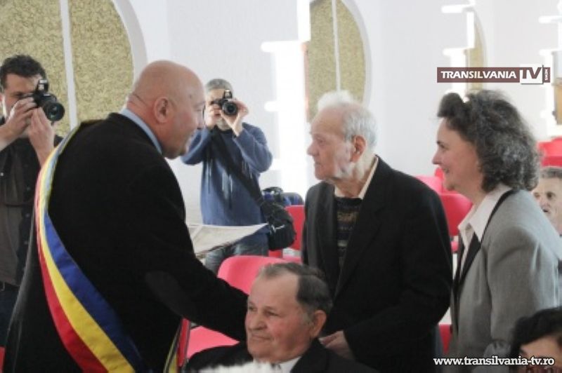 Primarul a premiat 18 cupluri la 50 şi 60 de ani de căsnicie