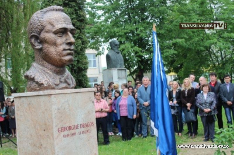 Dezvelirea bustului lui Gheorghe Dragoş la liceul ce-i poartă numele