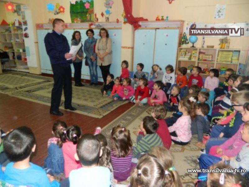 Jandarmii au dat startul campaniei „Jocuri de copii- jandarm junior”