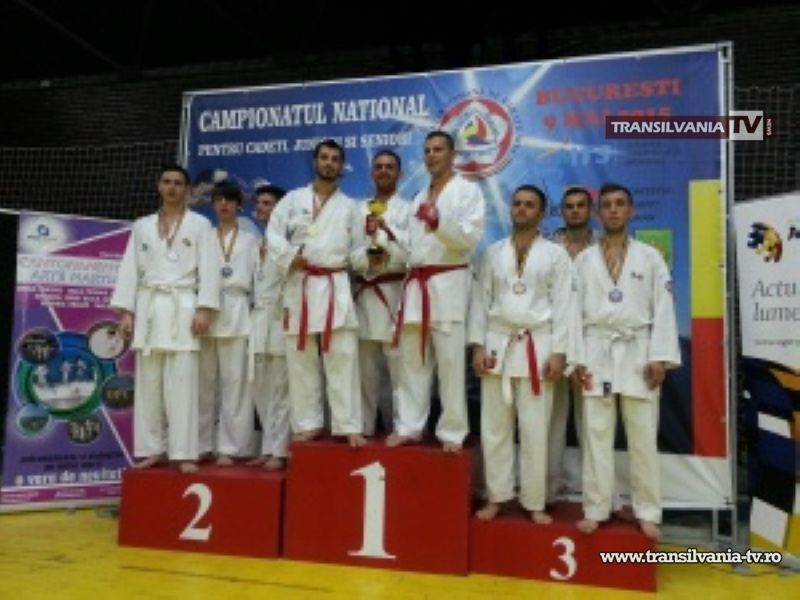 Ploaie de medalii pentru karateka la CN de cadeți, juniori și seniori