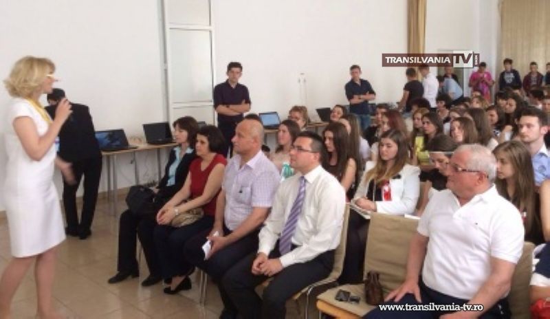 Andreea Paul a donat calculatoare Liceului „Ioniţă G. Andron”