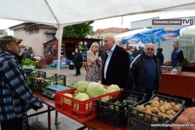 In Piaţa de Vechituri se vând şi produse agroalimentare