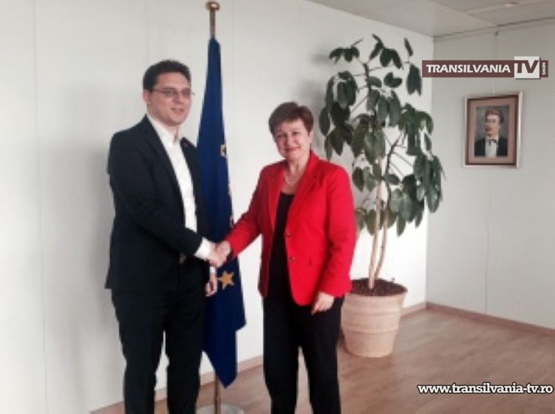 Mai mulţi tineri români în funcţiile din instituţiile europene
