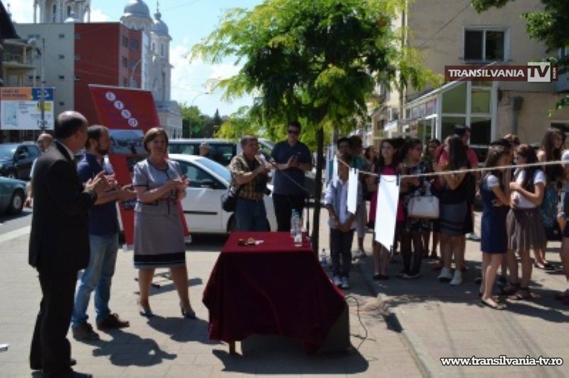 Elevii din Negrești-Oaș au împânzit orașul cu fotografii