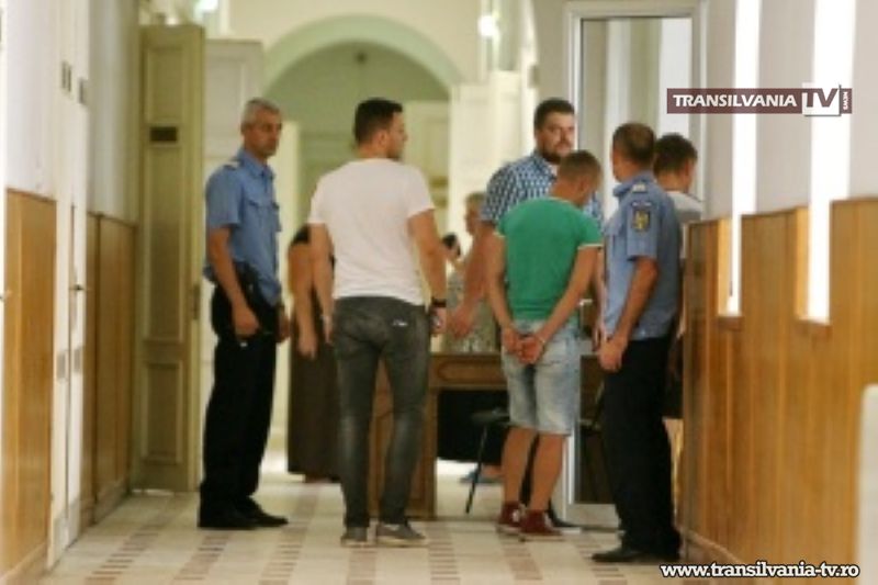 Minoră de 14 ani violată de trei băieţi