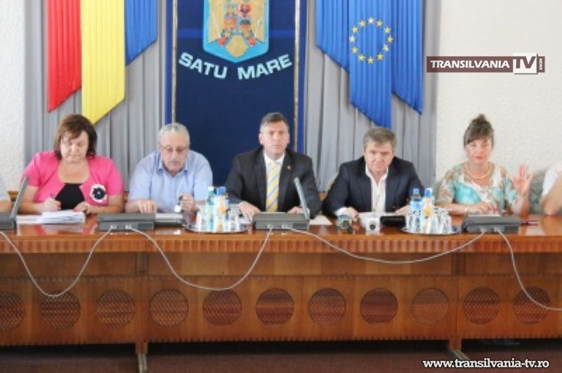 Bani pentru biserici şi pentru echipele de fotbal din campionatul judeţean
