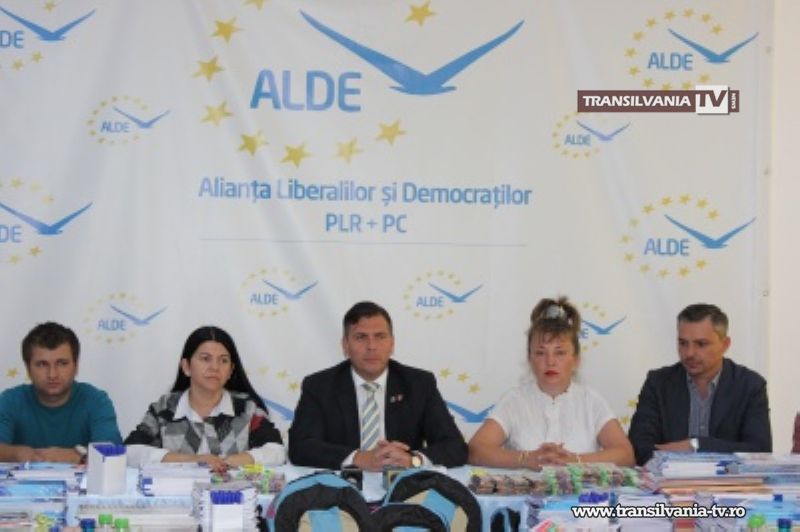Membrii ALDE Satu Mare vor oferi 200 de ghiozdane copiilor nevoiași