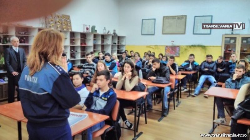 Polițiștii sătmăreni au susținut activități preventive la Carei
