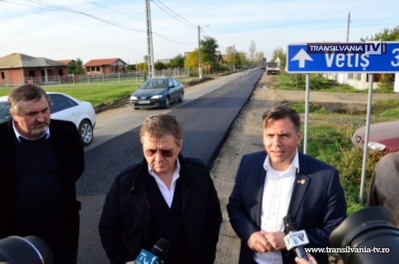 Se reabilitează drumul spre Vetiş