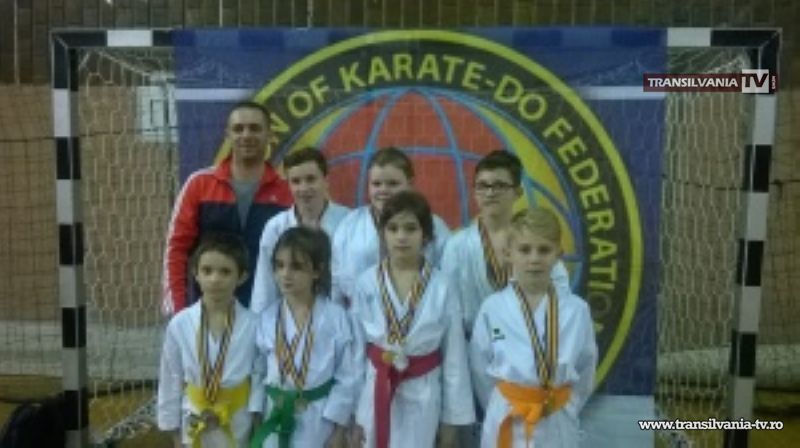 Nouă medalii pentru copiii de la secția de karate la Cupa „Tiger”