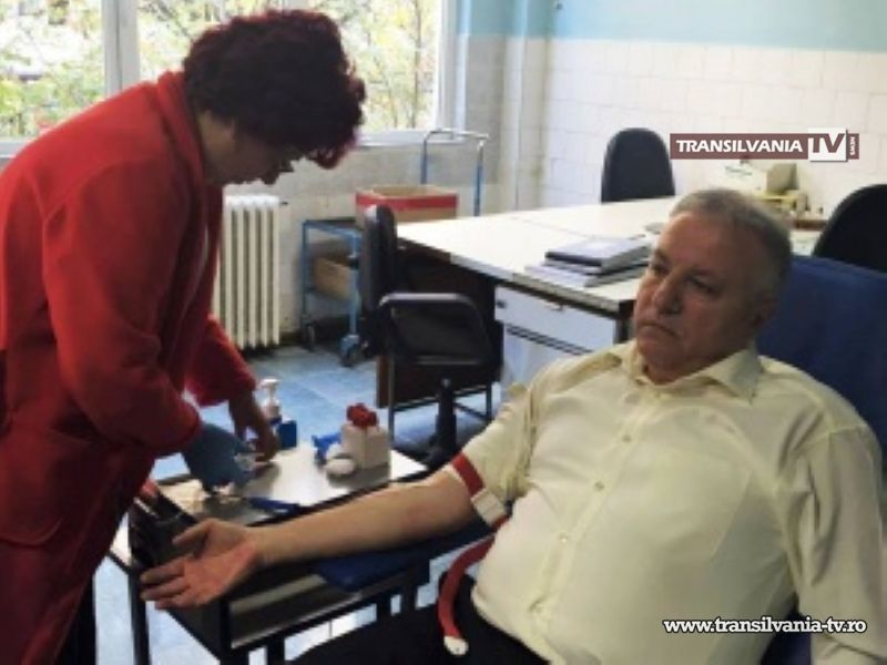 Prefectul Eugeniu Avram a donat sânge pentru victimele #Colectiv