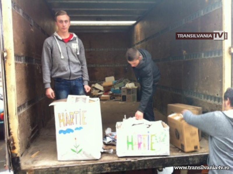 Elevii de la „Unio – Traian Vuia” au adunat hârtie pentru reciclare