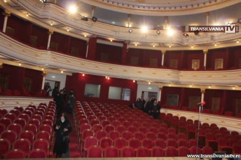 Reabilitarea teatrului, la final