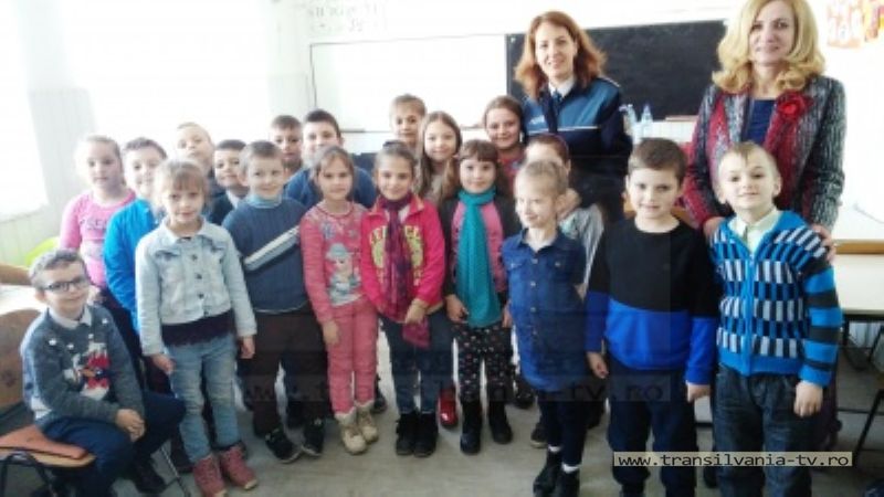 Elevii din Racșa și Livada dornici să intre în „Școala Siguranței Tedi”