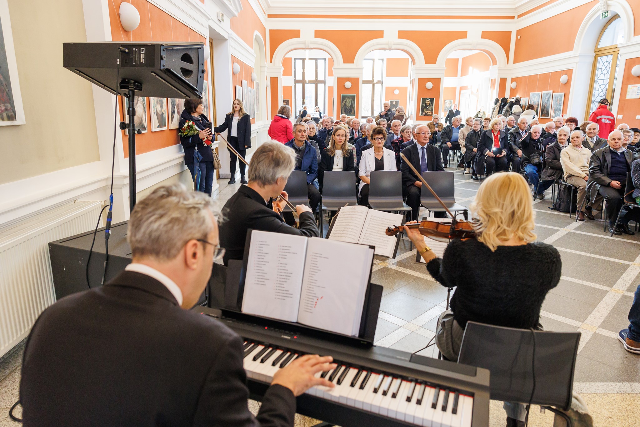 Ceremonie de premiere a cuplurilor clujene care sărbătoresc 50 ani de căsătorie