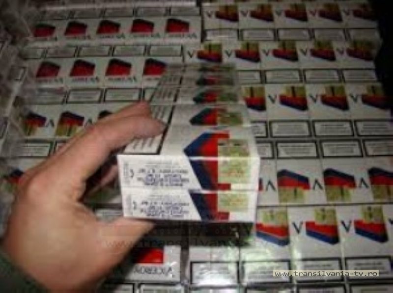 Femeie prinsă în timp ce vindea țigări de contrabandă