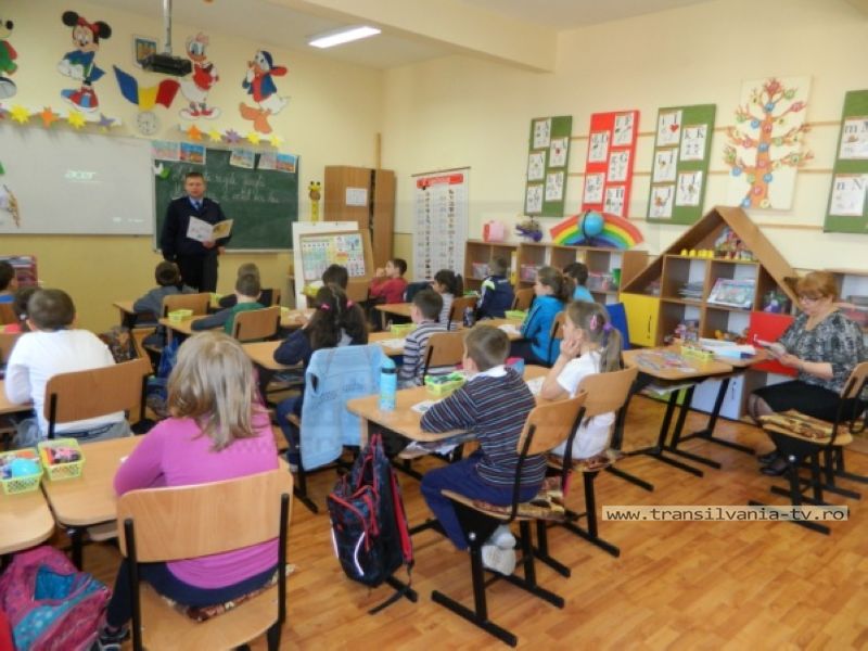 Elevii de la Școala Gimnazială nr. 10 au fost gazdele jandarmilor