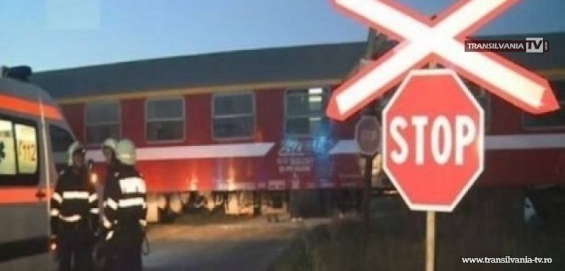 TIR lovit de tren la Botiz