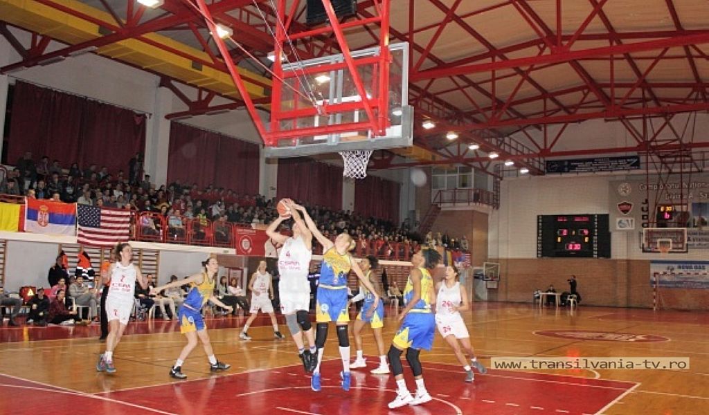 Baschetbalistele joacă acasă cu Sepsi. Istvan Kovacs dă „lovitura de începere”.