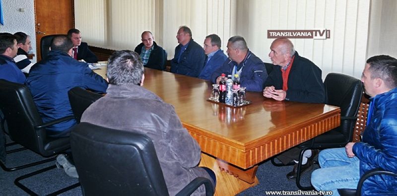 TIR-iștii îi cer prefectului să intervină pentru a scurta cozile de la Vama Petea