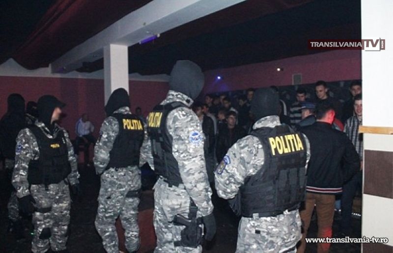 Razie a polițiștilor și jandarmilor în cluburi. S-a lăsat cu multe amenzi.