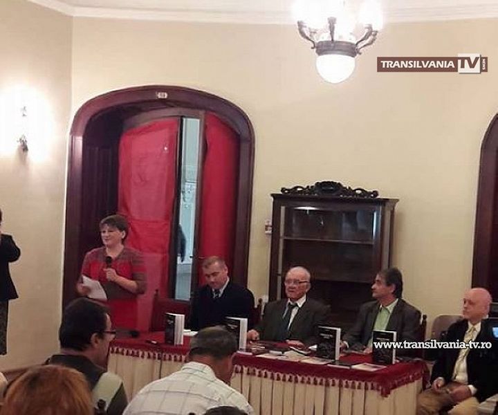 Profesorul Ioan Ciarnău a lansat monografia satului Dindeștiul Mic