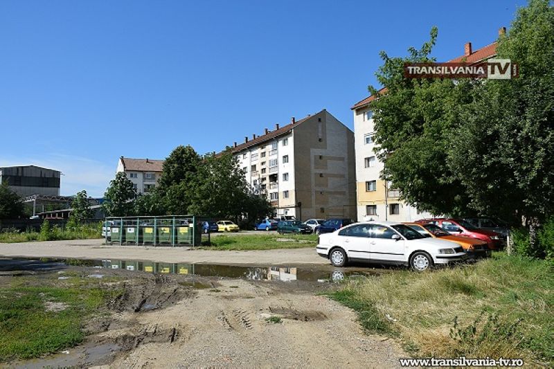 Se amenajează patru parcări în Micro 17
