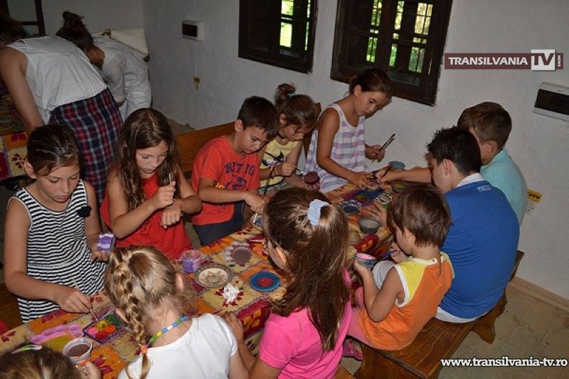 Ateliere de tradiții din Țara Oașului pentru copiii din diaspora