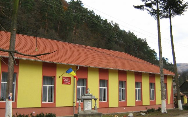 ”Măsuri integrate de incluziune școlară în satele de munte”, proiect finanțat din FSE prin POCU 2014-2020 .