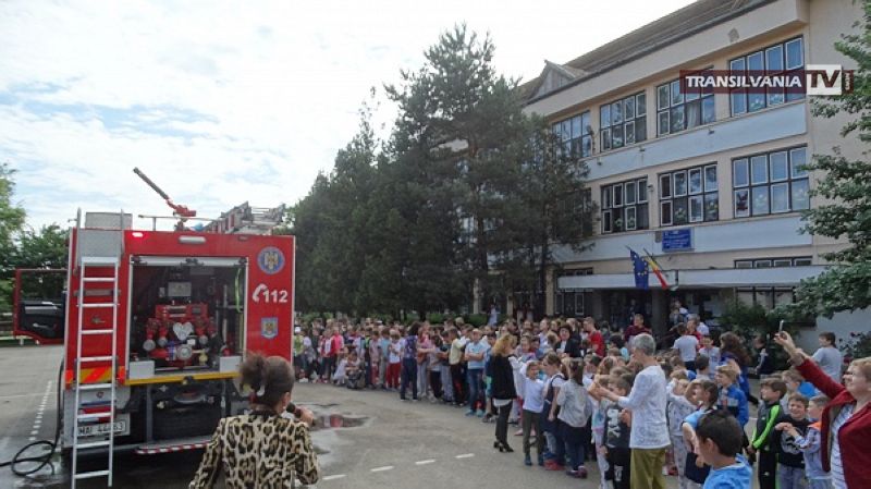 Exercițiu de evacuare și demonstrații de stingere la Școala „Octavian Goga”