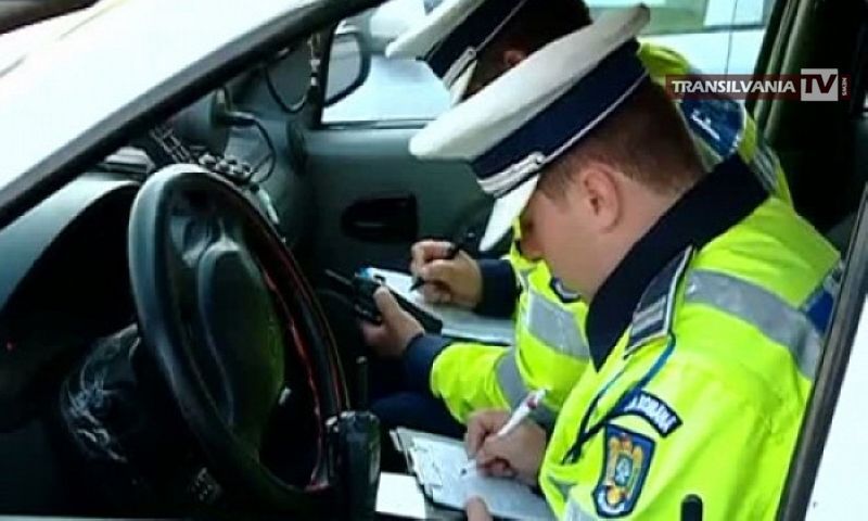 Amenzi aplicate și permise reținute de polițiștii sătmăreni