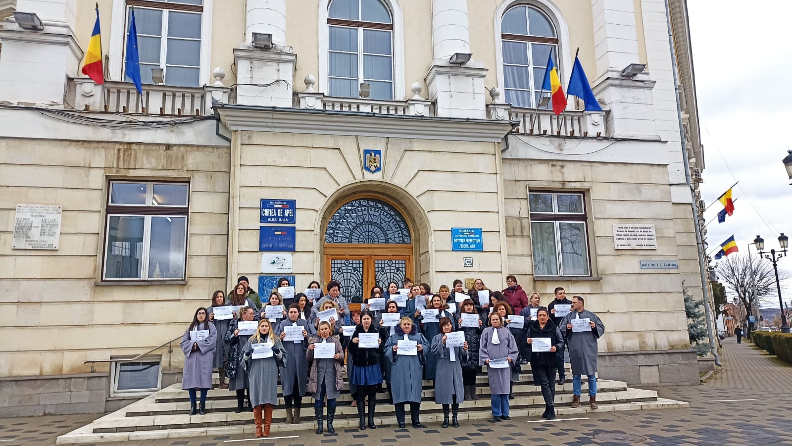 Curtea de Apel Alba Iulia protesteaza amanand cauzele aflate pe rol