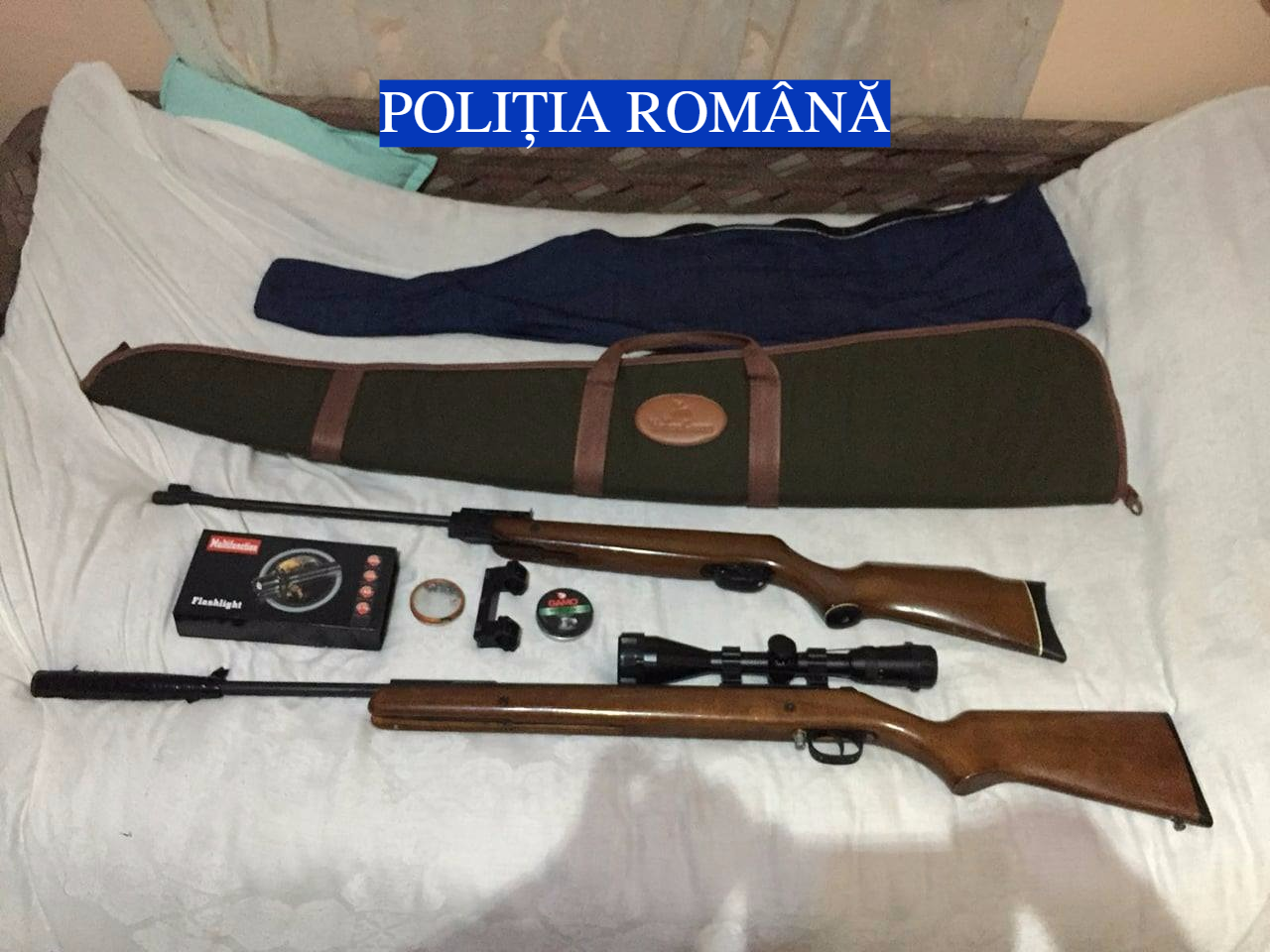 ARME ŞI MUNIŢIE RIDICATE DE POLIŢIŞTI