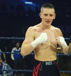 Jandarmul clujean Adrian Cibu a câștigat turneul piramidal de kickbox de la Deva