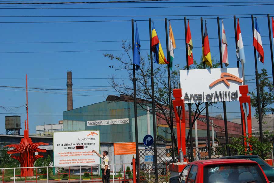 ArcelorMittal S.A face angajări.
