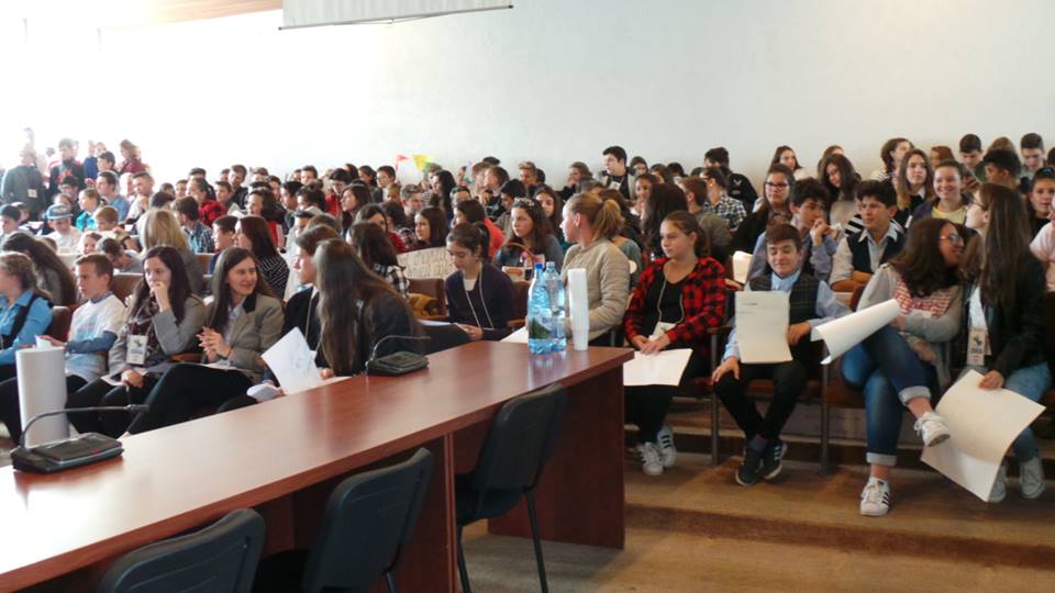 Două eleve din Mediaș, la concursul național de lectură – Bătălia Cărților