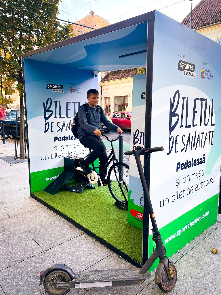 La Cluj, o tură cu bicicleta aduce un bilet de bus gratuit și o porție de sănătate