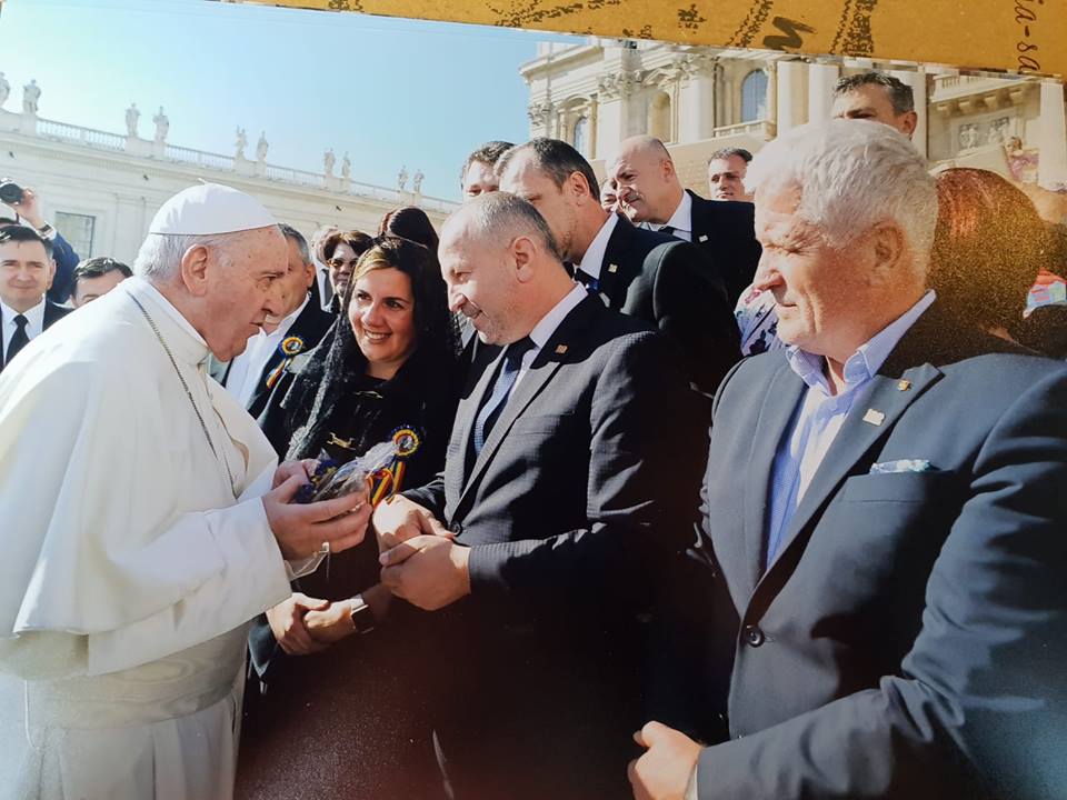 Delegația maramureșeană la Vatican primită în audiență de Papa Francisc