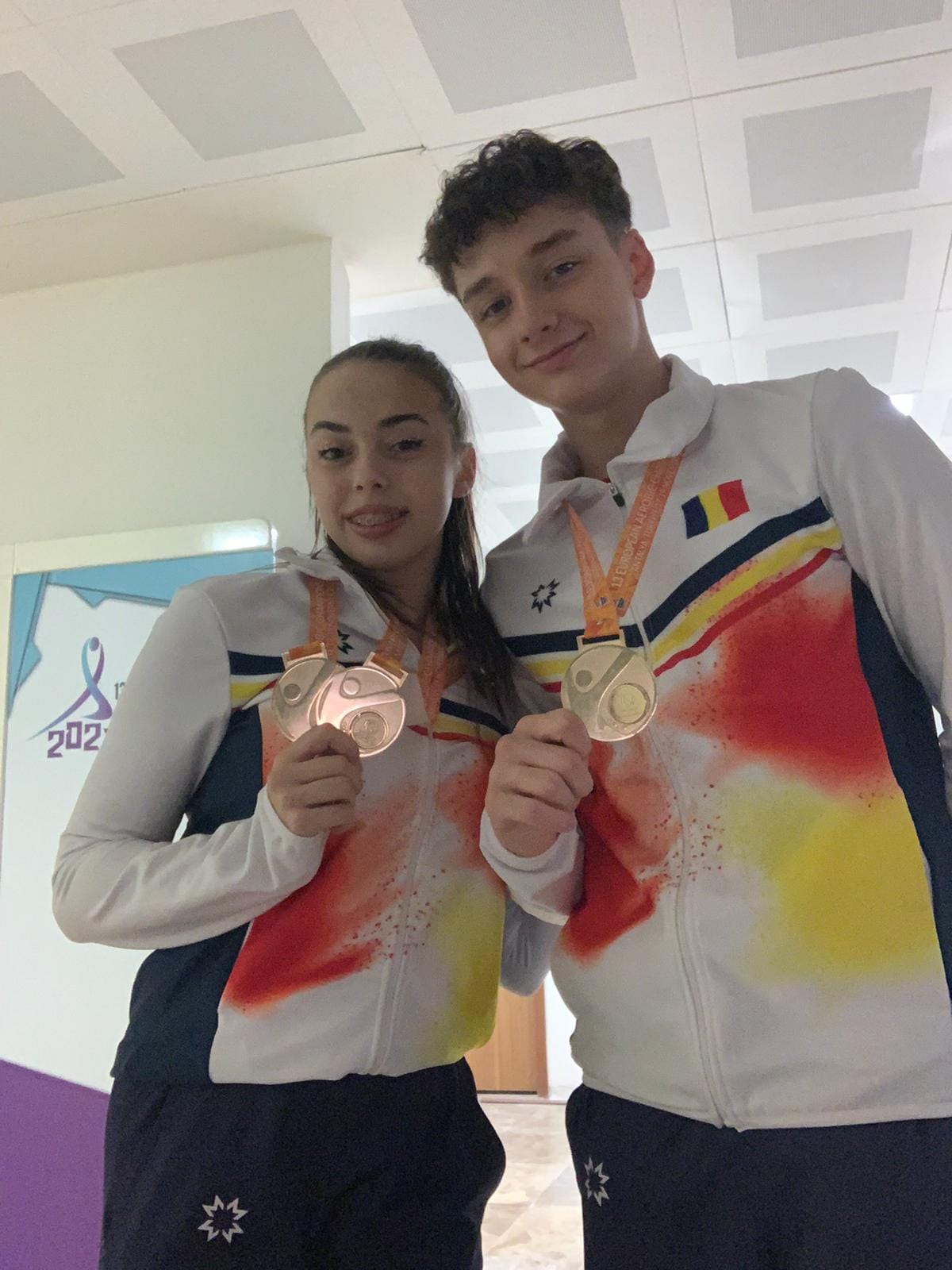 Două medalii de aur cucerite de sportivii de la CSM Deva la Campionatul European de gimnastică aerobică pentru juniori