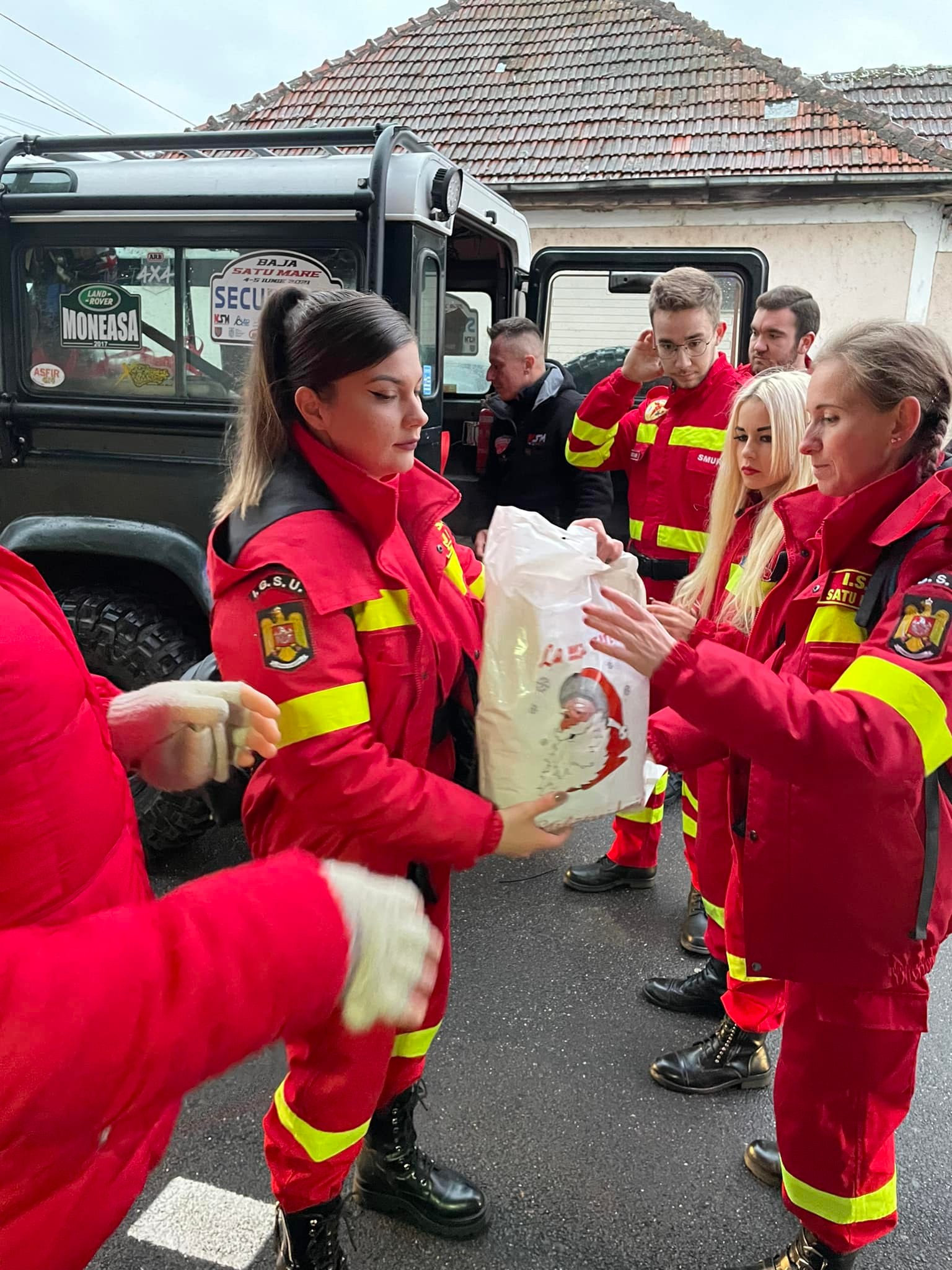 “Caravana lui Moș Crăciun” a ajuns la peste 400 de persoane din județul Satu Mare
