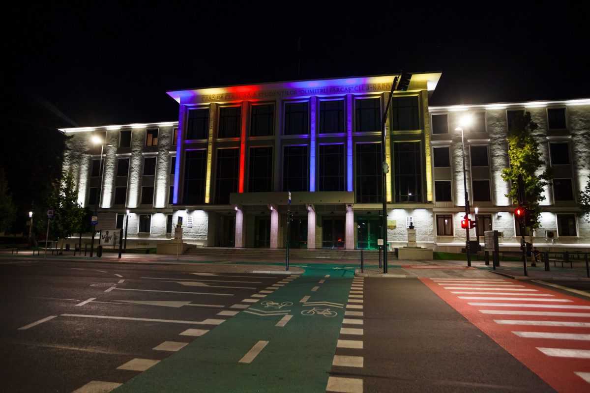 Casa de Cultura a Studentilor Cluj-Napoca, iluminată în culorile Ucrainei