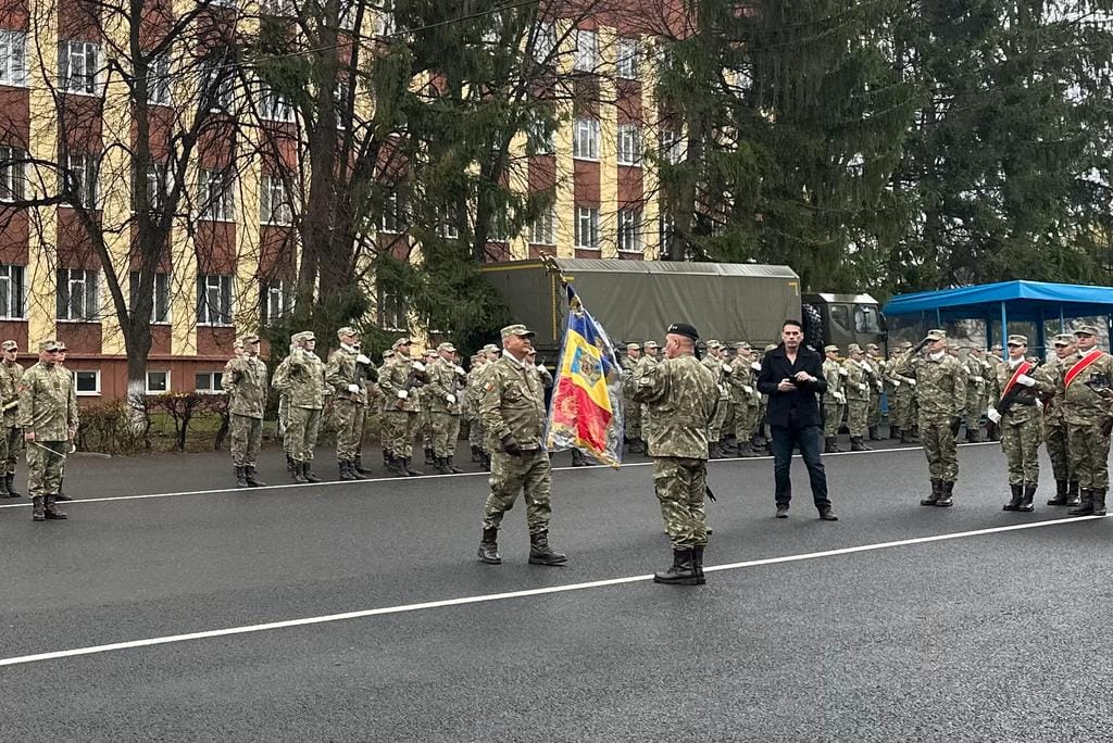 Ceremonie militară în Sibiu de înmânare a Drapelului de Luptă Regimentului 46 Sprijin