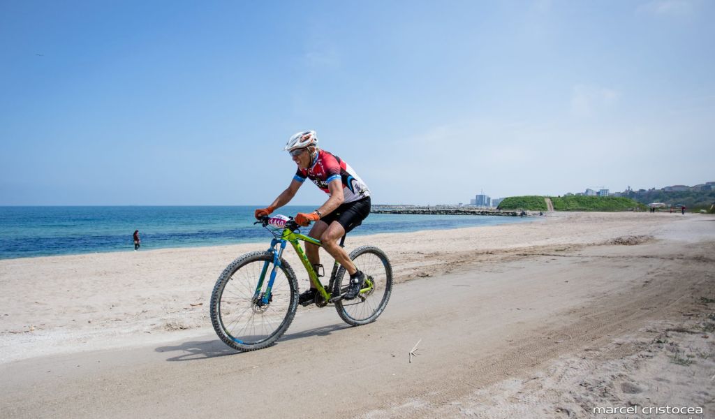 Bicicliști internaționali pedalează pe litoralul românesc pentru Olimpiada Rio 2016