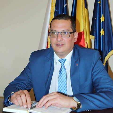 Audiențe în aer liber ținute de Cosmin Răzvan Mareș, viceprimarul Devei (joi, 29 iunie, zona Micro 15)