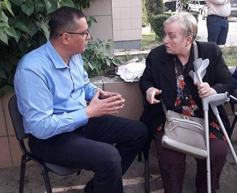 Audienţele în aer liber, susţinute de viceprimarul Devei, Cosmin Răzvan Mareş, continuă