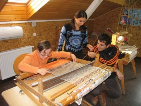 Meșteșuguri tradiționale: Cursuri de cusătorie și țesătorie, organizate în Zalău (11-13 octombrie)
