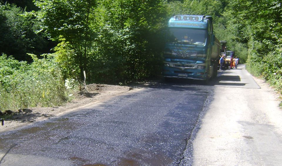 Asfaltare pe DJ 107S Gura Râșca-Măguri Răcătău