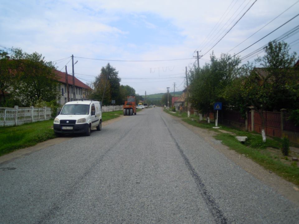 S-au finalizat lucrările de tratament dublu bituminos pe drumul judeţean DJ 161 Dăbâca – Luna de Jos