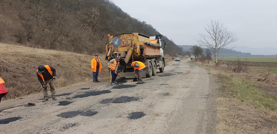 Reparații curente pe DJ 706A Șoimuș – Brănișca